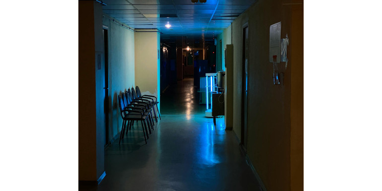 Lampa przepływowa czy UV bezpośrednia – co wybrać do gabinetu?