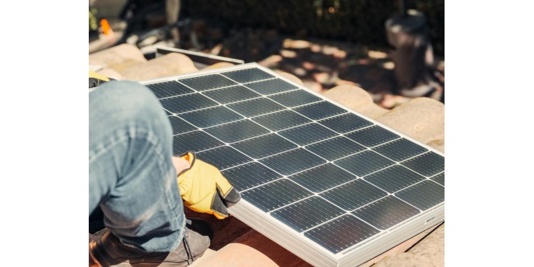 Fotowoltaika w przychodni: kiedy ma sens, jak liczyć opłacalność i jak nie naruszyć bezpieczeństwa